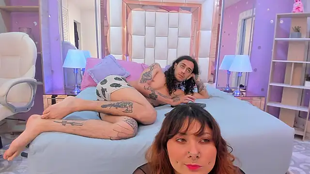 Goldentemptation  online show from May 14, 2026, 9:21 pm