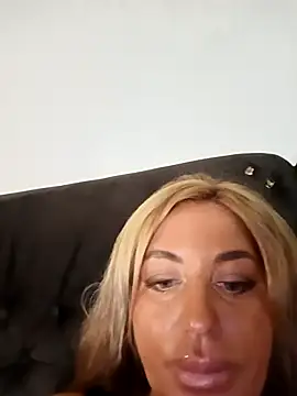 MiaMooly online show from September 9, 2025, 2:05 pm