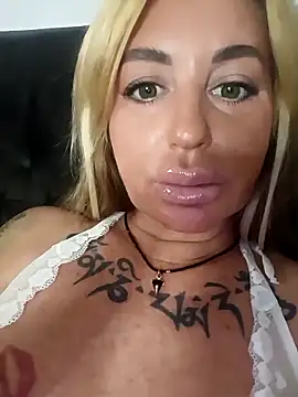 MiaMooly online show from October 9, 2025, 8:12 am