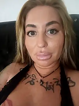 MiaMooly online show from October 12, 2025, 1:32 pm