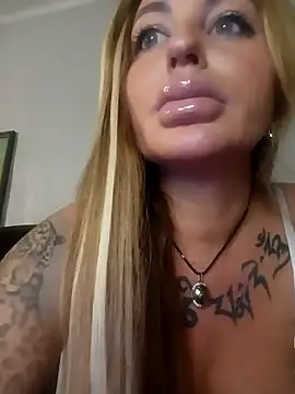 MiaMooly online show from November 10, 2025, 6:18 pm