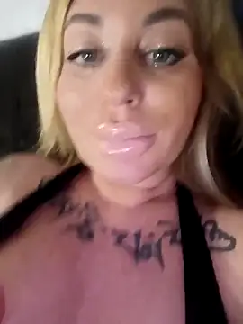 MiaMooly online show from March 17, 2026, 4:21 pm