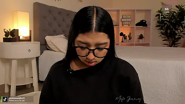 missvancouver online show from April 15, 2026, 1:18 pm