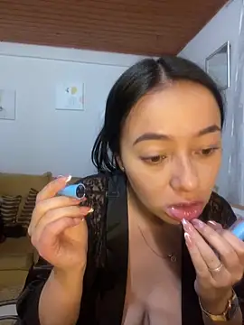 JulietaRiios online show from April 17, 2026, 11:30 pm