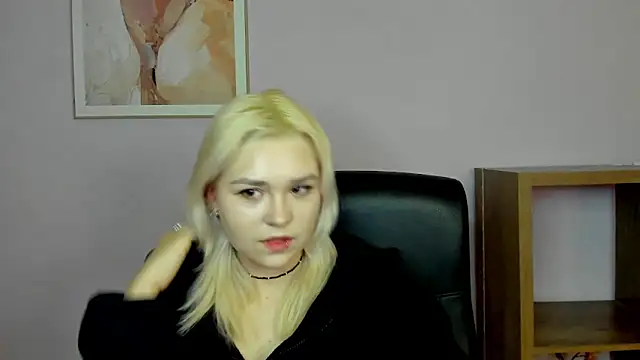 Snapshot of SweetLilyxo chatting on February 11, 2026, 2:44 pm SweetLilyxo online show from February 11, 2026, 2:44 pm