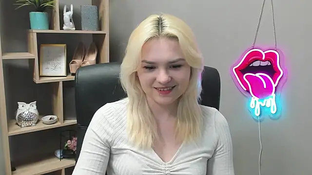 Snapshot of SweetLilyxo chatting on February 28, 2026, 7:42 am SweetLilyxo online show from February 28, 2026, 7:42 am