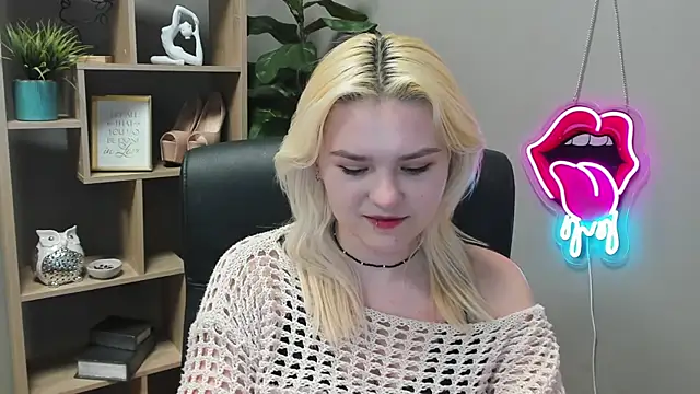 SweetLilyxo online show from March 3, 2026, 7:25 am