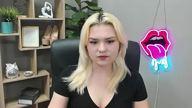 SweetLilyxo online show from March 7, 2026, 7:27 am