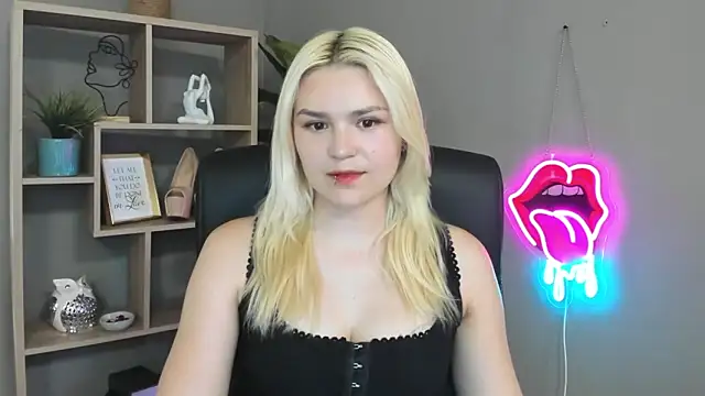 SweetLilyxo online show from May 24, 2026, 1:27 pm