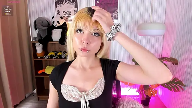 Snapshot of Laukyubey1 chatting on February 11, 2026, 8:03 pm Laukyubey1 online show from February 11, 2026, 8:03 pm