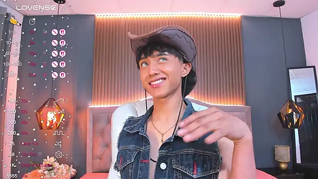 Noa 03 online show from February 4, 2026, 1:06 pm