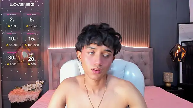 Noa 03 online show from February 10, 2026, 1:48 pm