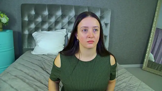 ElinaBellucci online show from March 5, 2026, 4:41 am