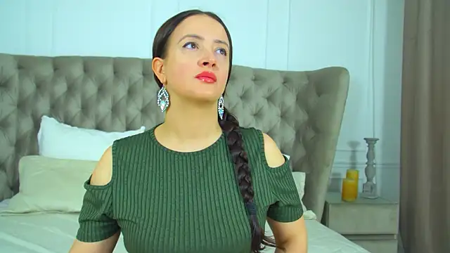 ElinaBellucci online show from April 3, 2026, 4:10 am