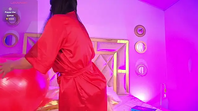 Emma Sanz   online show from February 10, 2026, 12:31 pm