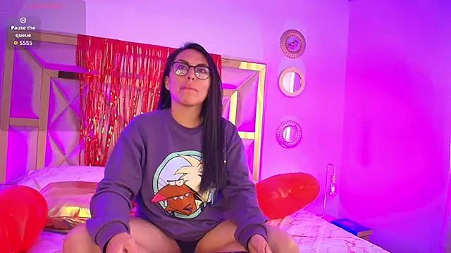 Emma Sanz   online show from February 11, 2026, 1:38 pm