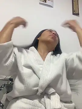 Snapshot of Emma_Sanz__ chatting on March 17, 2026, 12:19 pm Emma Sanz online show from March 17, 2026, 12:19 pm