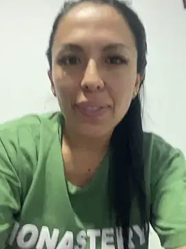 Snapshot of Emma_Sanz__ chatting on April 16, 2026, 4:02 am Emma Sanz online show from April 16, 2026, 4:02 am