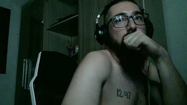 Snapshot of Redlovecouple chatting on February 7, 2026, 8:34 pm Redlovecouple online show from February 7, 2026, 8:34 pm