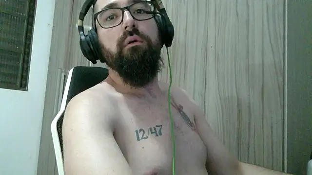 Snapshot of Redlovecouple chatting on February 8, 2026, 12:08 pm Redlovecouple online show from February 8, 2026, 12:08 pm