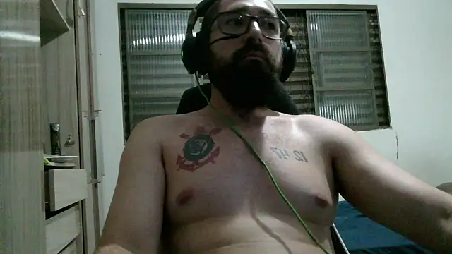 Snapshot of Redlovecouple chatting on February 26, 2026, 9:58 pm Redlovecouple online show from February 26, 2026, 9:58 pm