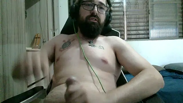 Snapshot of Redlovecouple chatting on March 1, 2026, 3:58 pm Redlovecouple online show from March 1, 2026, 3:58 pm