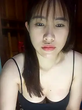 Yui-Ch1682 online show from February 19, 2026, 12:23 pm