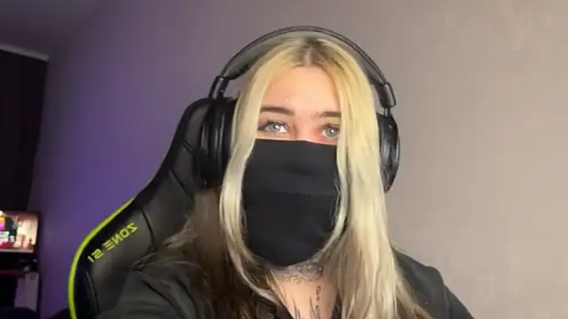 Snapshot of UnaXyling chatting on February 6, 2026, 8:18 am UnaXyling online show from February 6, 2026, 8:18 am