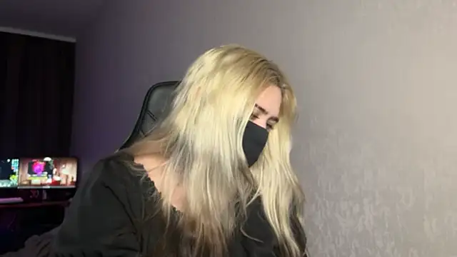 Snapshot of UnaXyling chatting on February 8, 2026, 10:07 am UnaXyling online show from February 8, 2026, 10:07 am