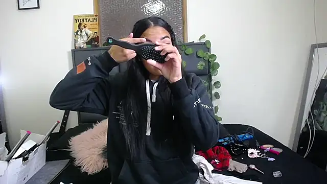 Snapshot of Julieta_Parker chatting on March 21, 2026, 11:59 am Julieta Parker online show from March 21, 2026, 11:59 am