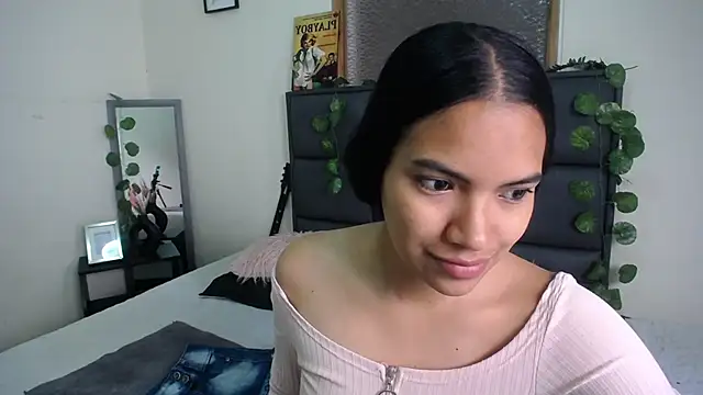 Snapshot of Julieta_Parker chatting on March 26, 2026, 12:55 pm Julieta Parker online show from March 26, 2026, 12:55 pm