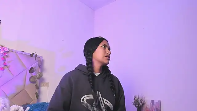 Snapshot of Julieta_Parker chatting on April 9, 2026, 6:41 am Julieta Parker online show from April 9, 2026, 6:41 am