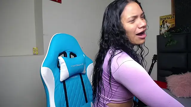 Snapshot of Julieta_Parker chatting on April 10, 2026, 2:06 am Julieta Parker online show from April 10, 2026, 2:06 am