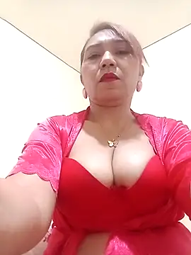 dannamomcerratt online show from April 4, 2026, 10:18 pm