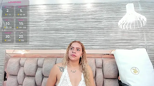 Snapshot of rossy_roose chatting on February 22, 2026, 7:01 pm rossy roose online show from February 22, 2026, 7:01 pm