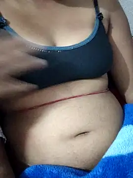 Snapshot of Tiay_009 chatting on February 6, 2026, 6:55 pm Tiay 009 online show from February 6, 2026, 6:55 pm