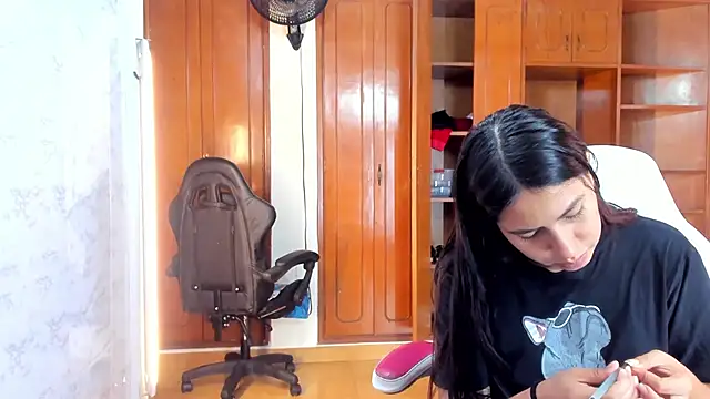 Snapshot of Emily_and_Soffy chatting on February 26, 2026, 12:04 pm Emily and Soffy online show from February 26, 2026, 12:04 pm