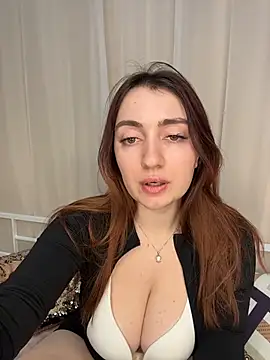 Linnea  online show from February 12, 2026, 5:19 pm