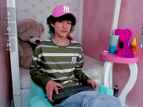 Snapshot of thanier_18 chatting on February 17, 2026, 8:04 pm thanier 18 online show from February 17, 2026, 8:04 pm