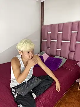 MaxyRyan online show from March 5, 2026, 12:23 pm