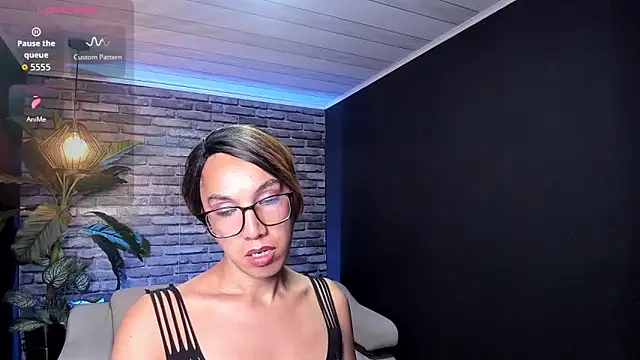 isabella star  online show from May 18, 2026, 12:00 pm