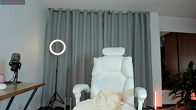 karinnixx online show from March 15, 2026, 2:45 pm