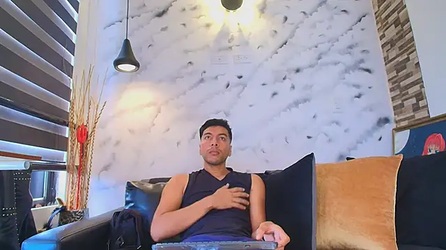 Max Hornye online show from April 14, 2026, 5:52 pm