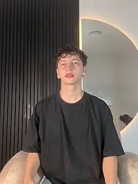 ARON LUXX online show from February 11, 2026, 3:11 am