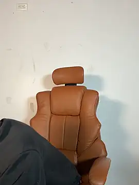 ARON LUXX online show from March 11, 2026, 3:01 am