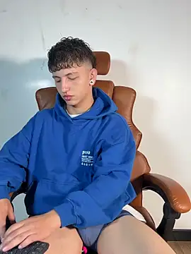 ARON LUXX online show from March 27, 2026, 3:12 pm