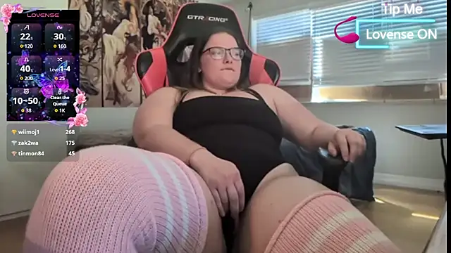 Snapshot of lillythotz chatting on April 3, 2026, 8:51 pm lillythotz online show from April 3, 2026, 8:51 pm