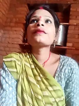 Snapshot of Hot_ree64 chatting on March 5, 2026, 5:47 am Hot ree64 online show from March 5, 2026, 5:47 am