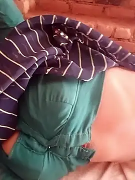 Snapshot of Hot_ree64 chatting on April 16, 2026, 3:29 am Hot ree64 online show from April 16, 2026, 3:29 am