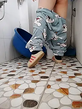 Snapshot of LiilyZi chatting on February 9, 2026, 12:47 am LiilyZi online show from February 9, 2026, 12:47 am